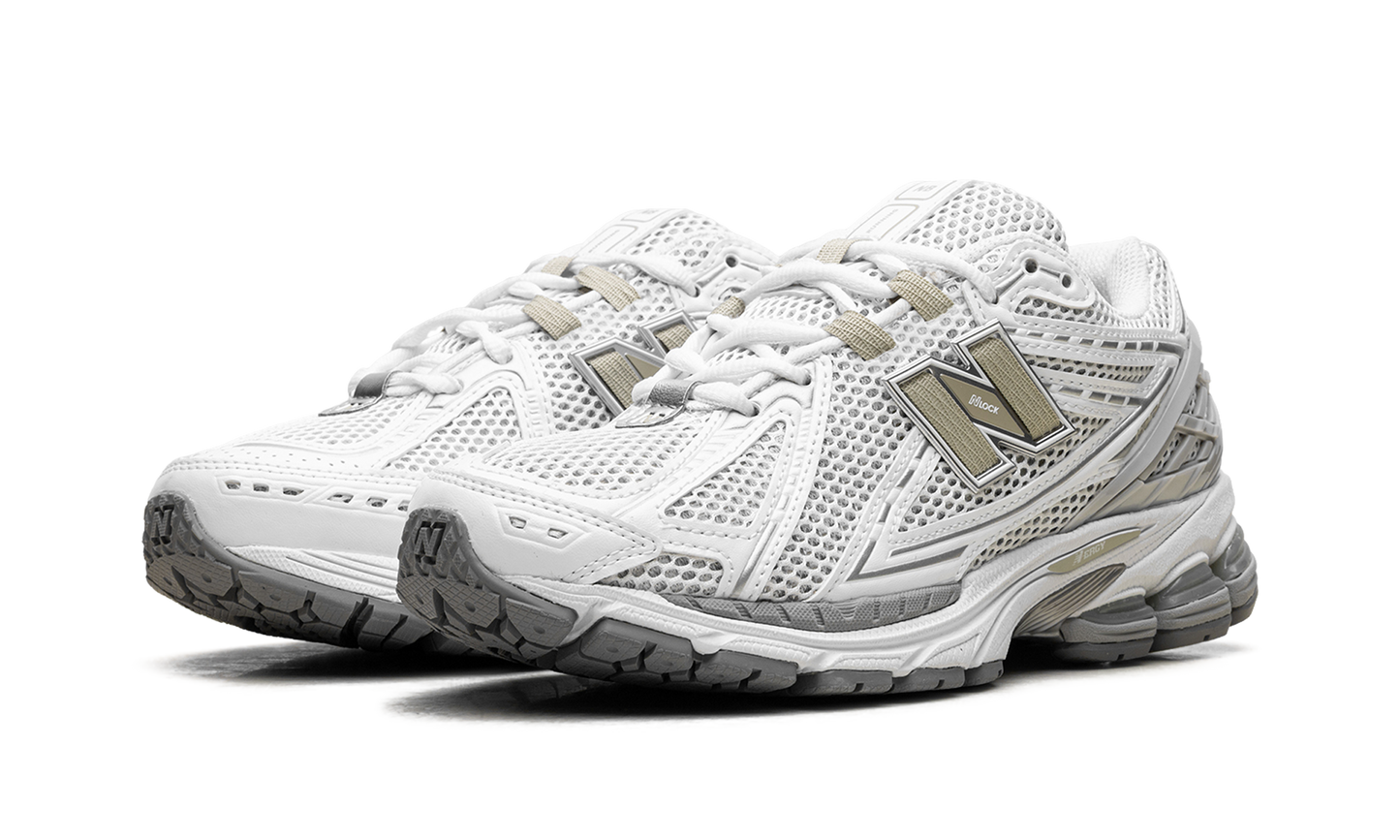 1906R "White Olivine" U1906RJO