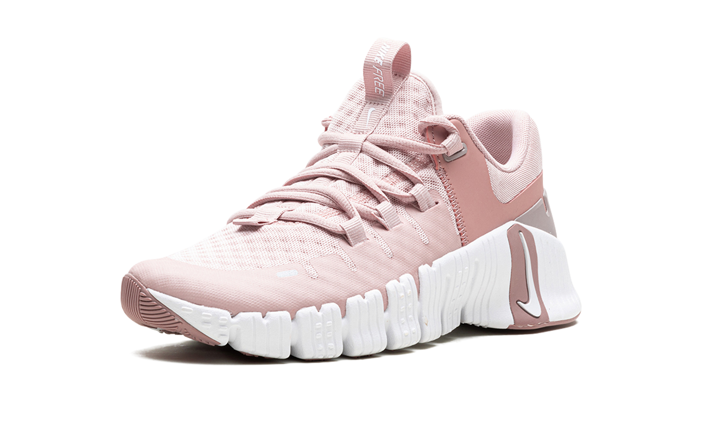 WMNS Nike Free Metcon 5 "Pink Oxford" DV3950 600