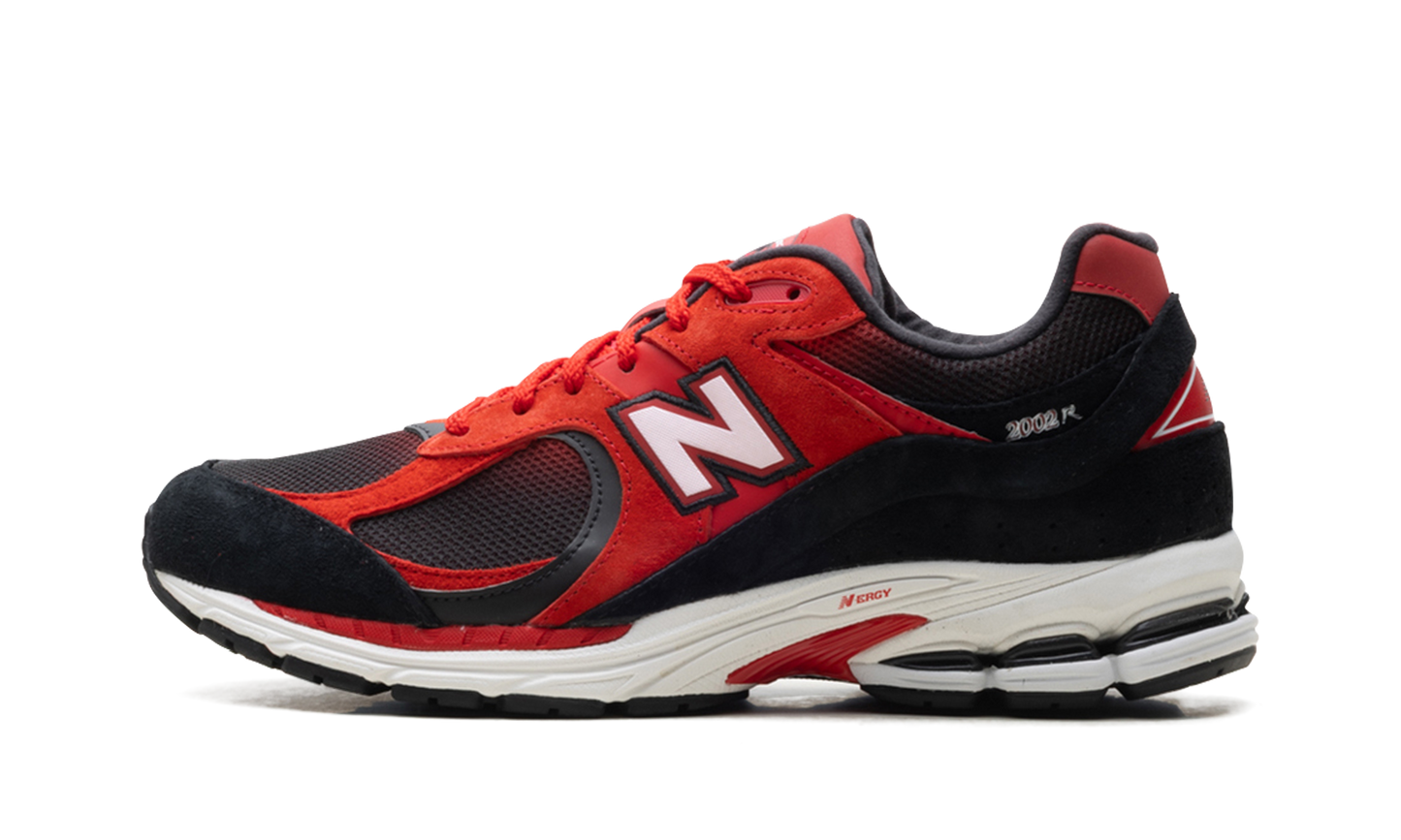 2002R "Black/True Red" U2002RZA