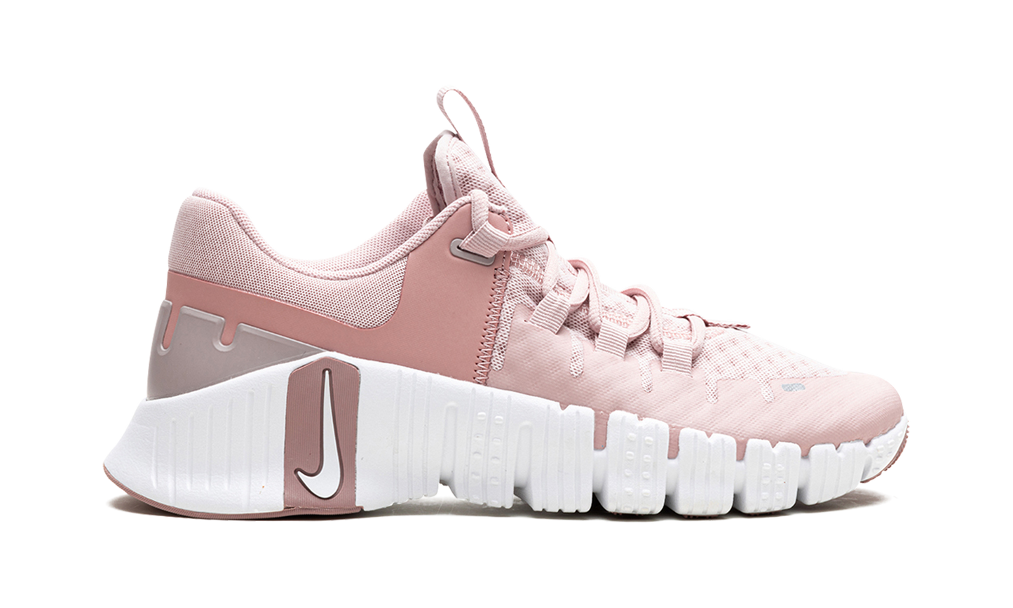 WMNS Nike Free Metcon 5 "Pink Oxford" DV3950 600