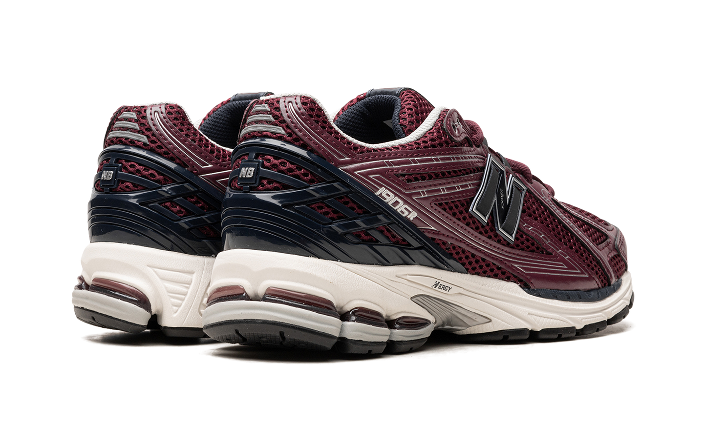 1906R "Burgundy Black" M1906RCC