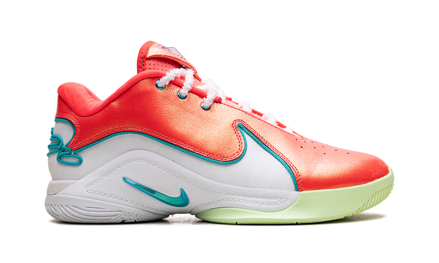 LeBron 22 "Christmas" HV5147 600