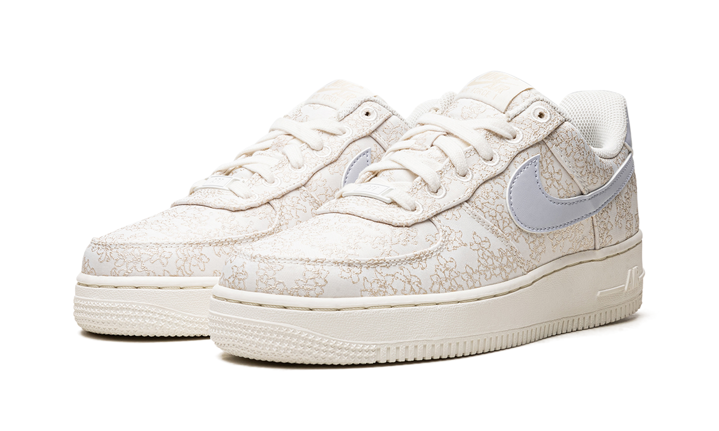 AIR FORCE 1 '07 SE JACQ WMNS "Flower Embroidery" DR6402 900