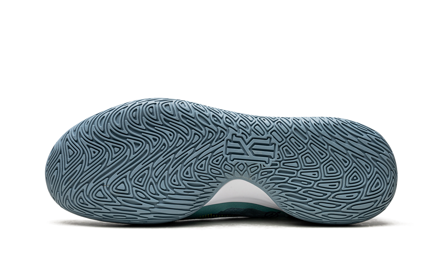 Kyrie Flytrap V CZ4100 300