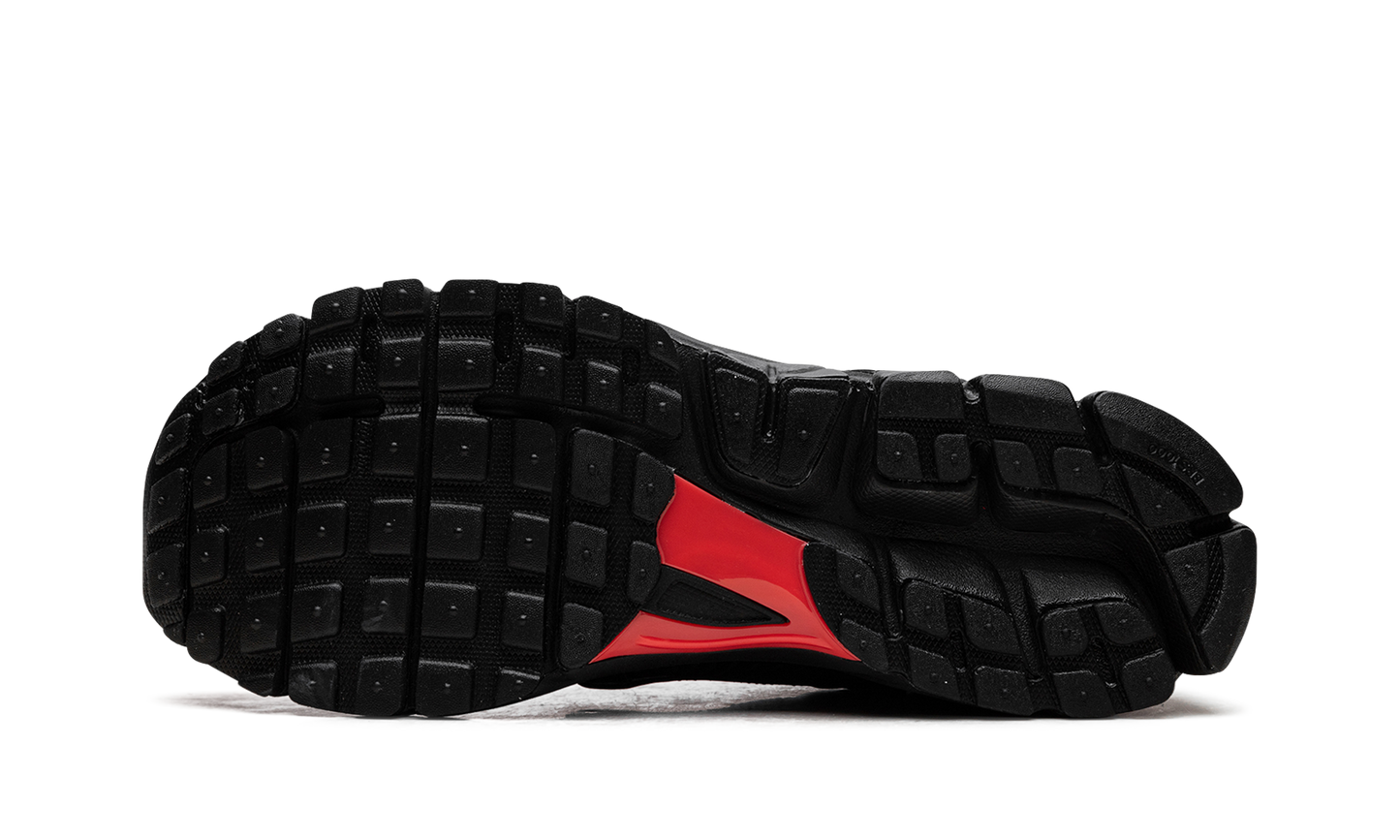 Zoom Vomero 5 "Black Metallic University Red" HV2527 002
