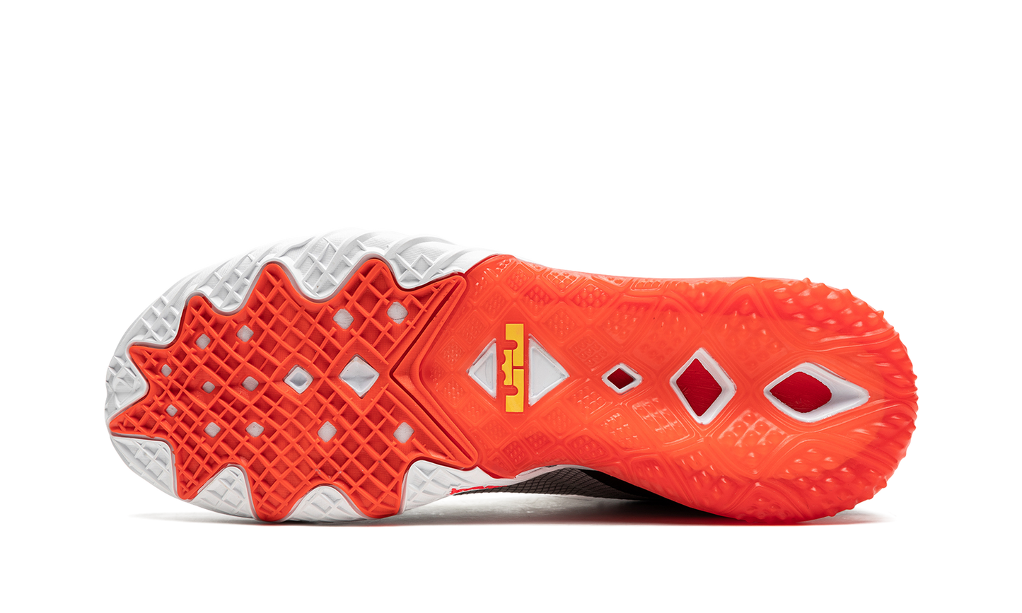 LeBron 18 Low "Sylvester vs Tweety" CV7562 103