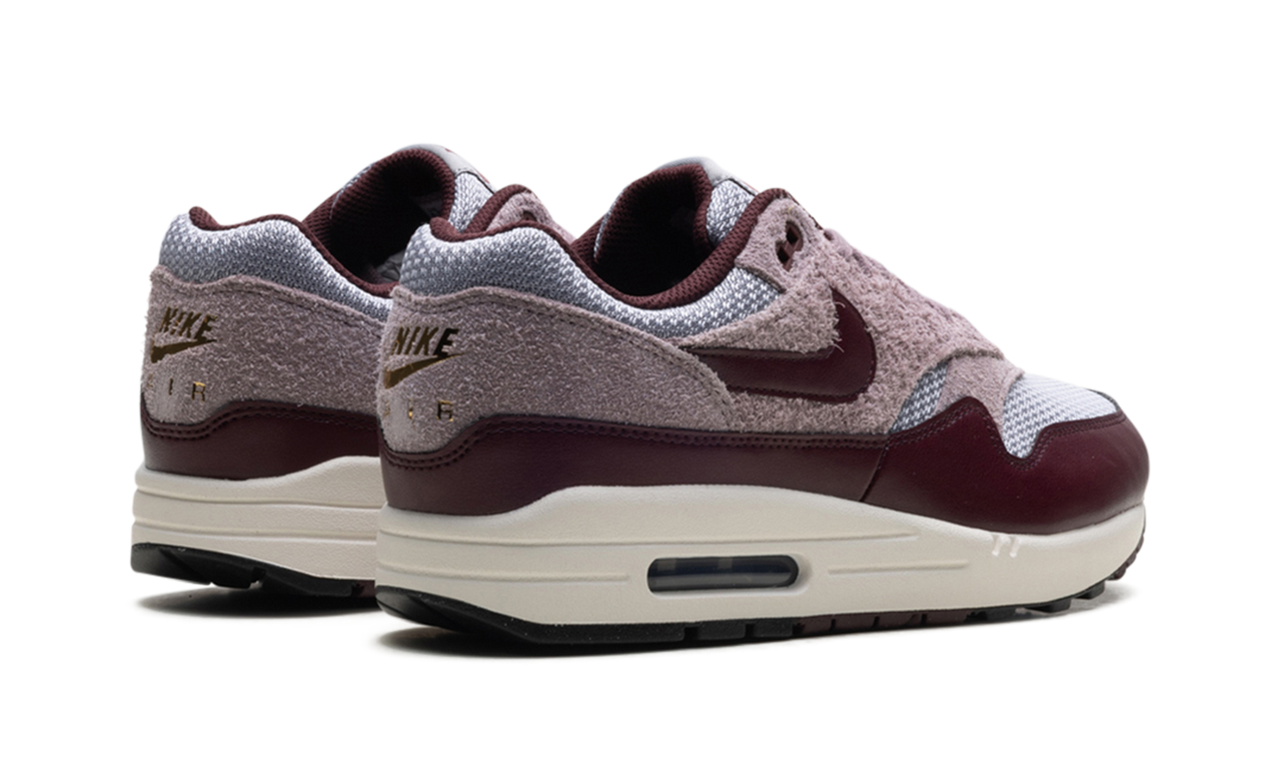 Air Max 1 ESS PRM "CEMENT GREY/BURGUNDY CRUSH" FQ7327 001