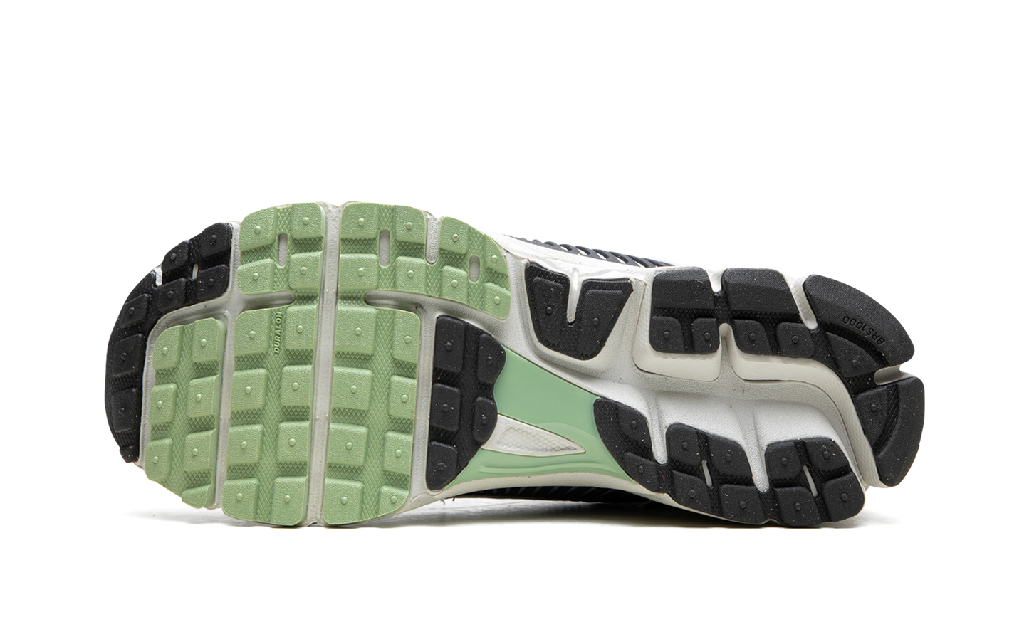 VOMERO 5 WMNS "Cobblestone" FB8825 001