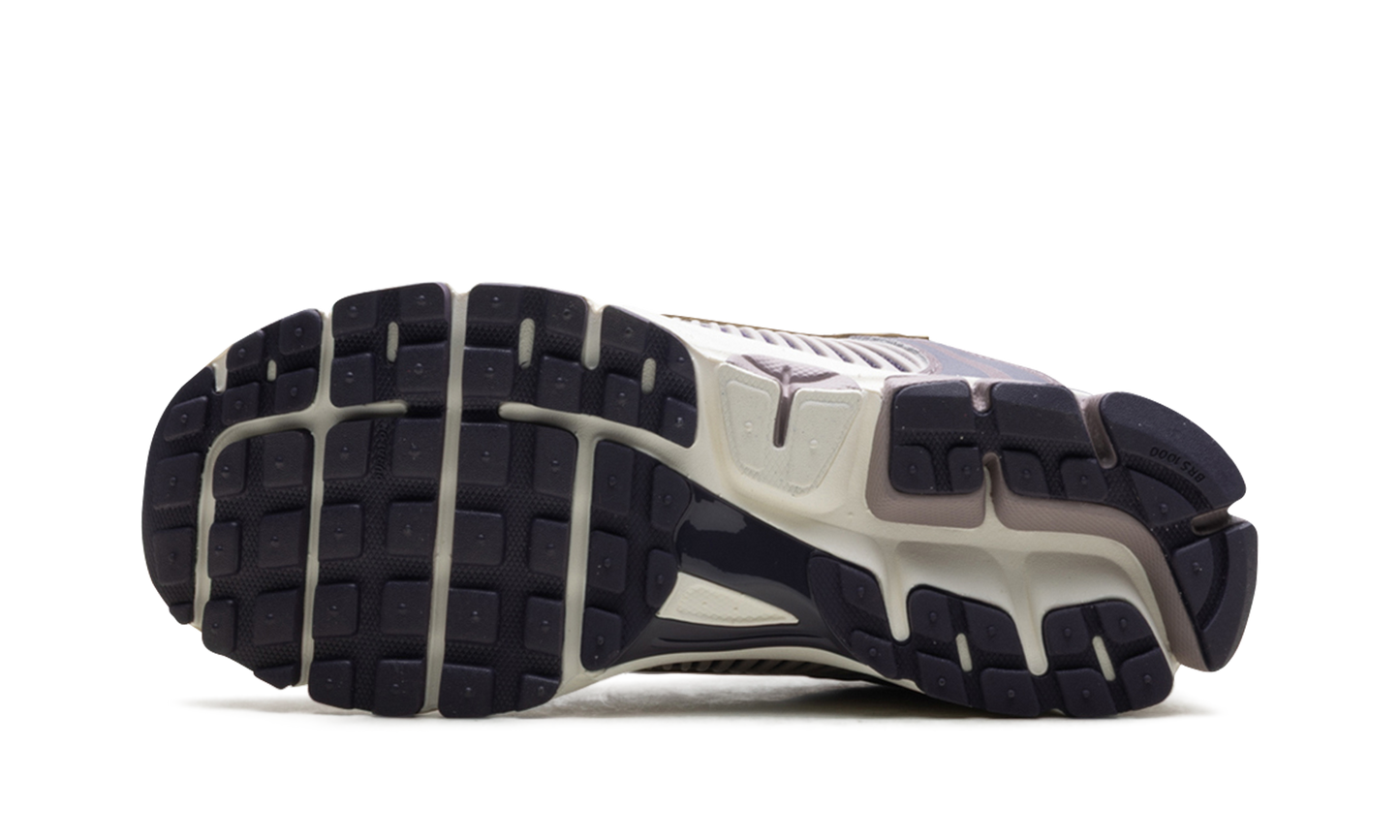 Zoom Vomero 5 "Platinum Violet" HQ3643 019