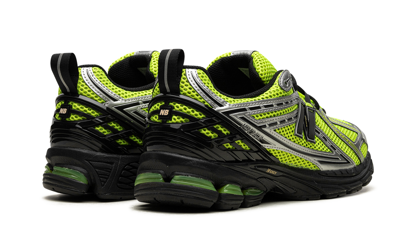 1906R "Volt / Black" M1906RCG