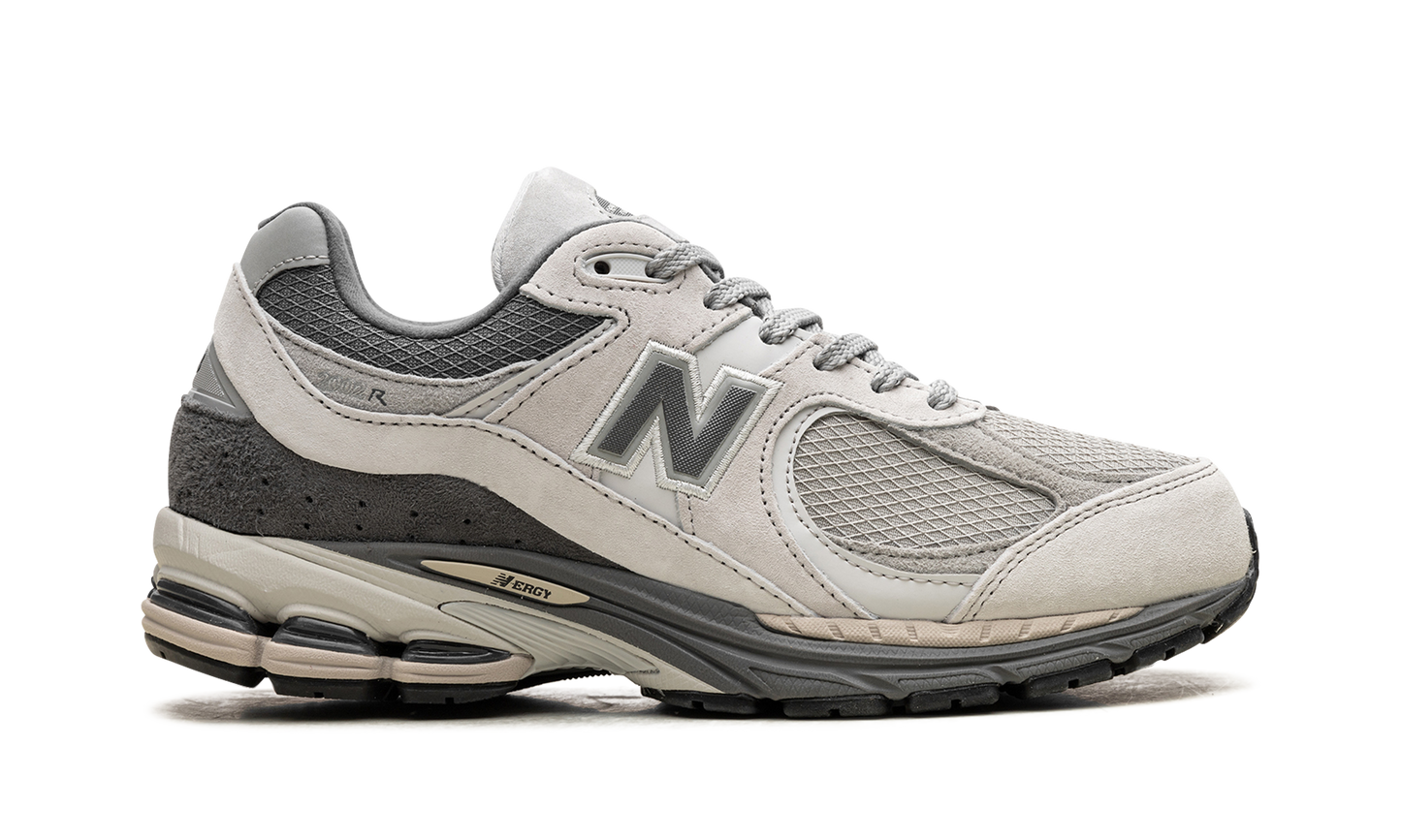 2002R "Raincloud Concrete" M2002RRW