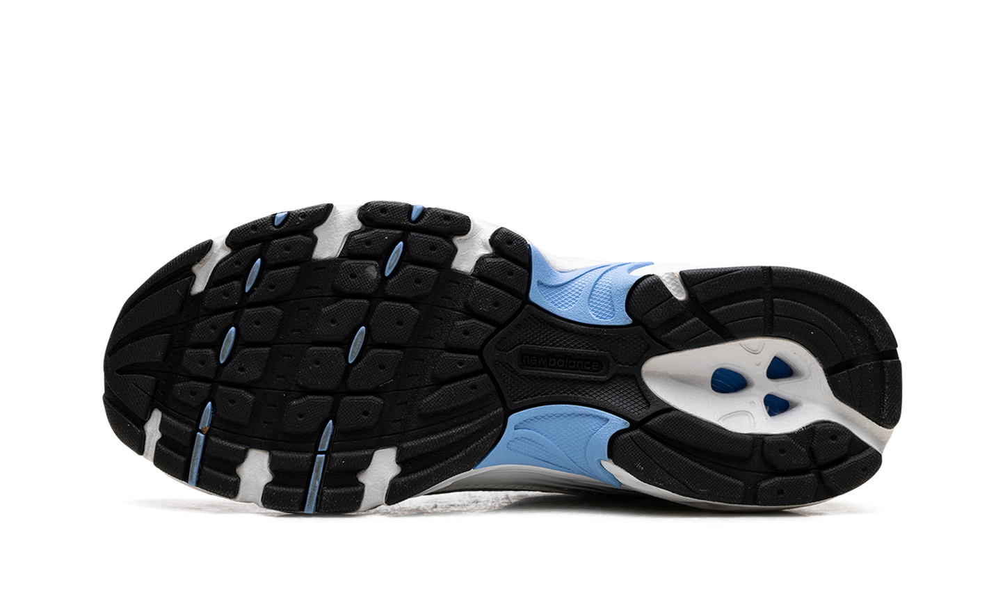 530 "White Carolina Blue" MR530MIC