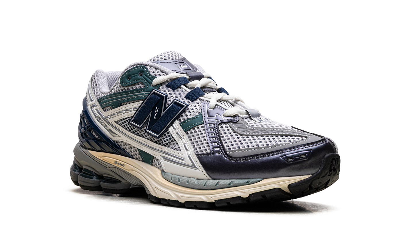 1906R "Silver Metallic / Deep Ocean" U1906ND