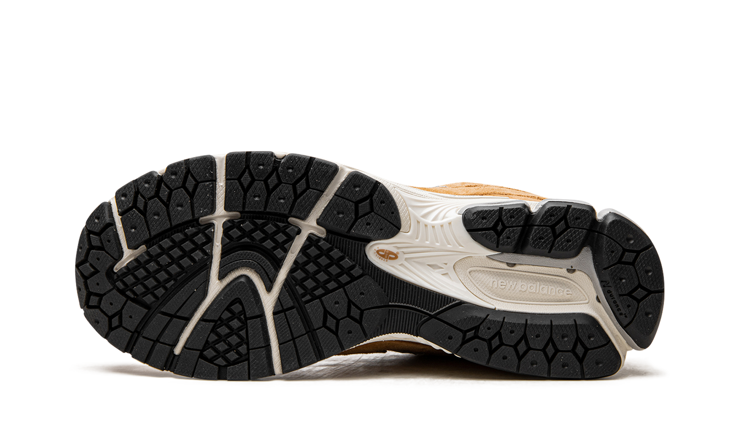 2002R "Sweet Caramel" M2002RHM