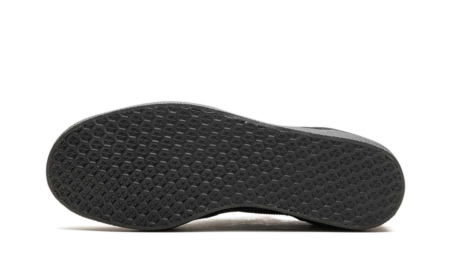 Gazelle "Triple Black" CQ2809