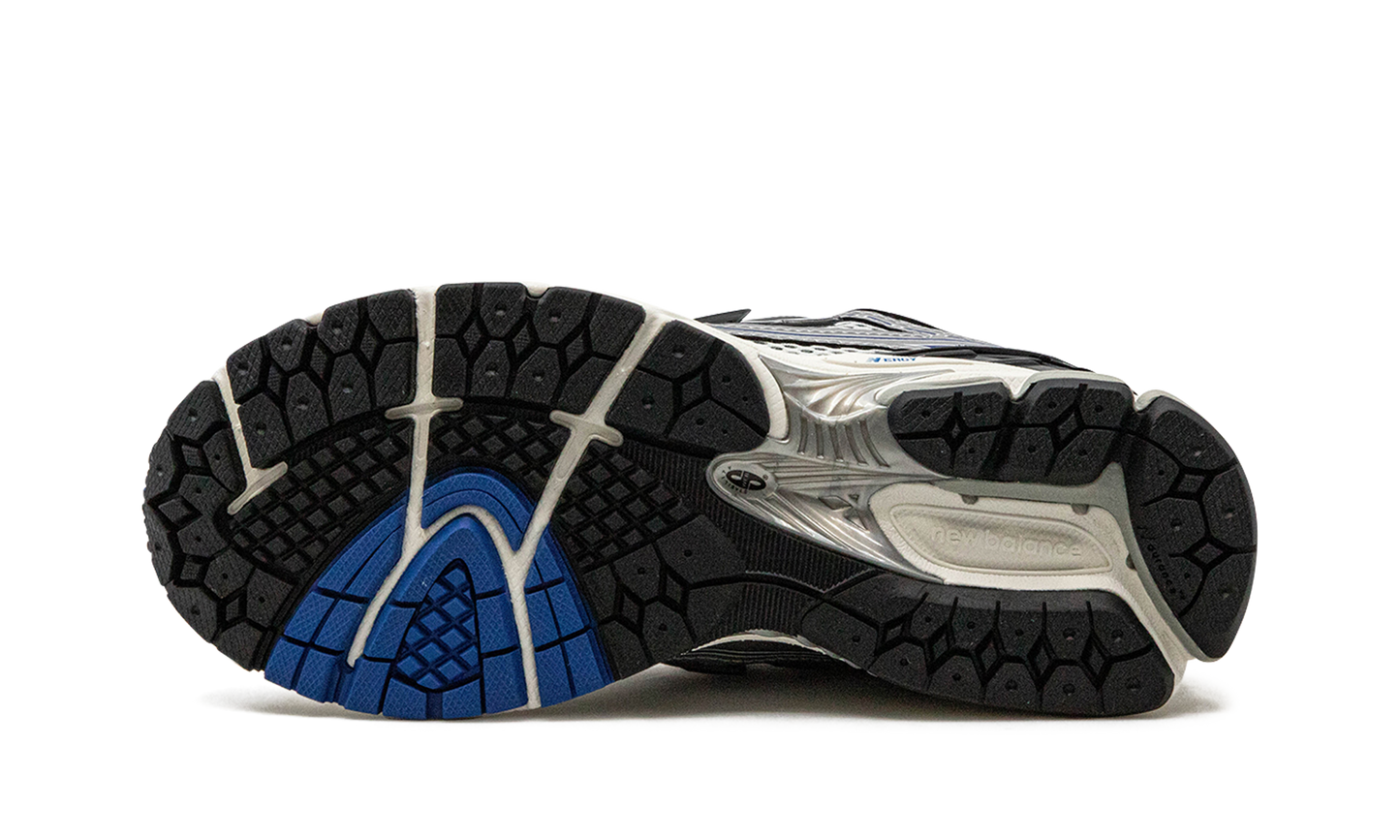 1906R "Silver Metallic" M1906RCD