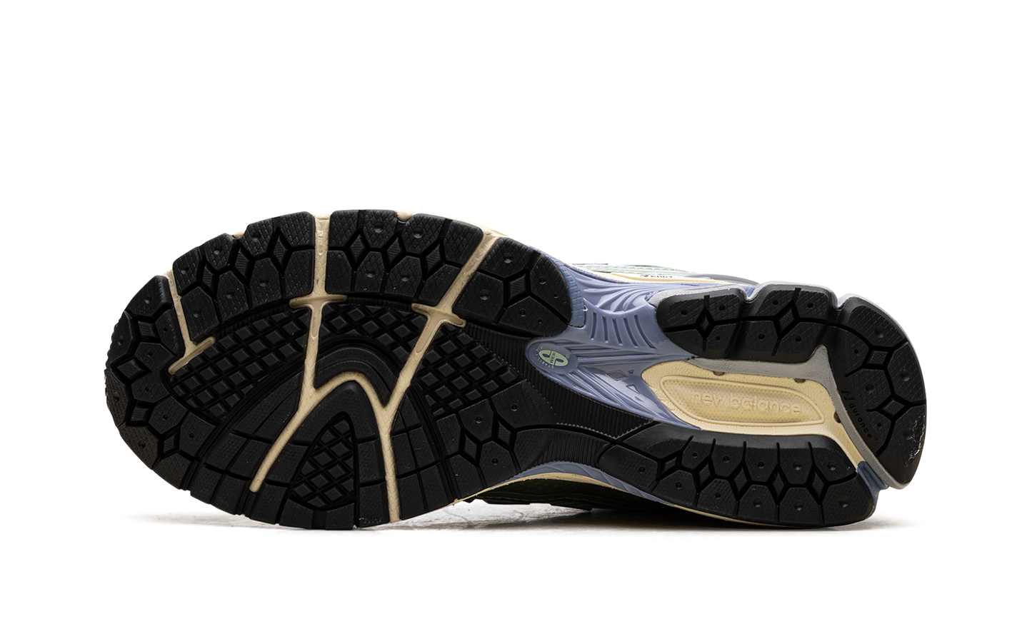 1906R "Metallic Green Blue" U1906RNE