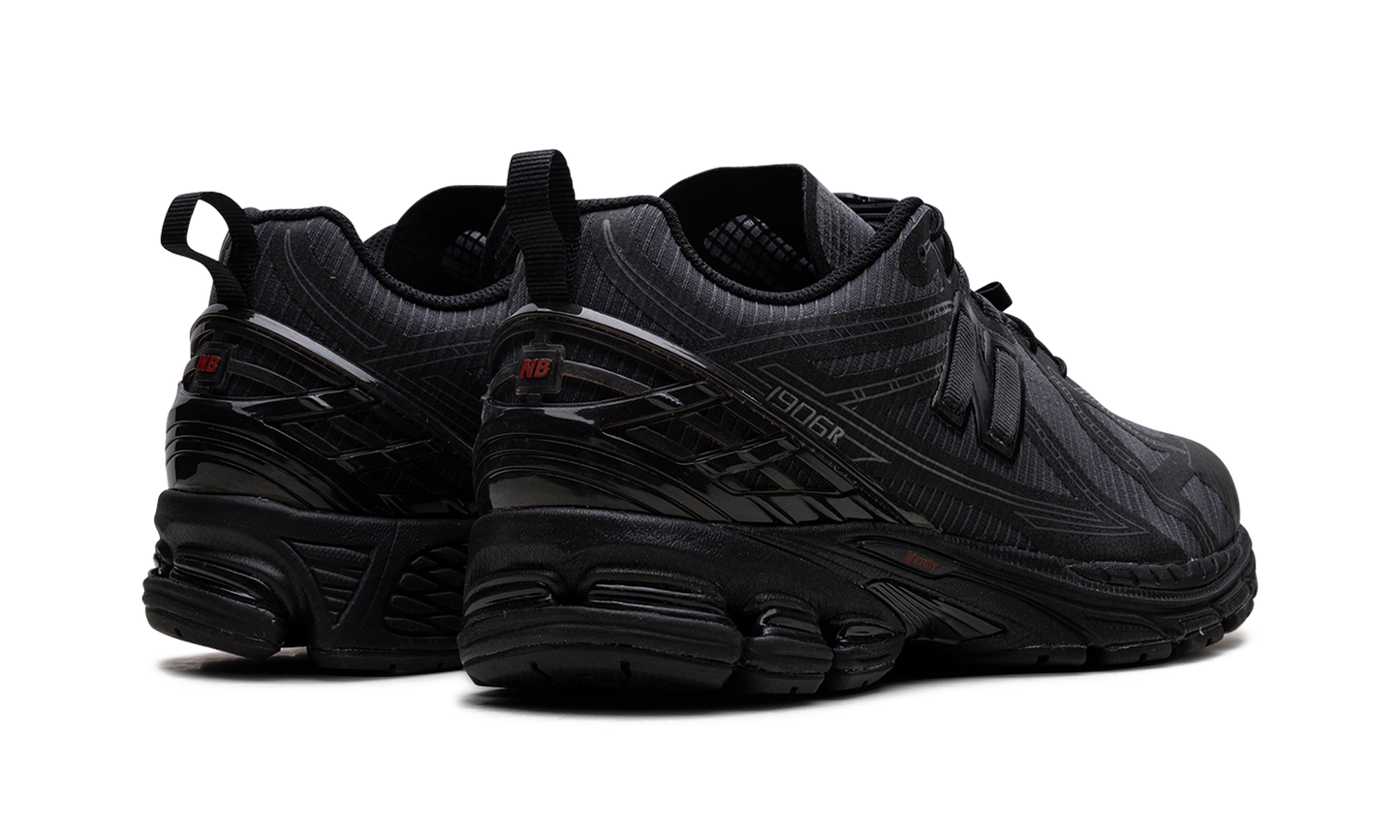 1906R "Black Magnet" M1906RNB