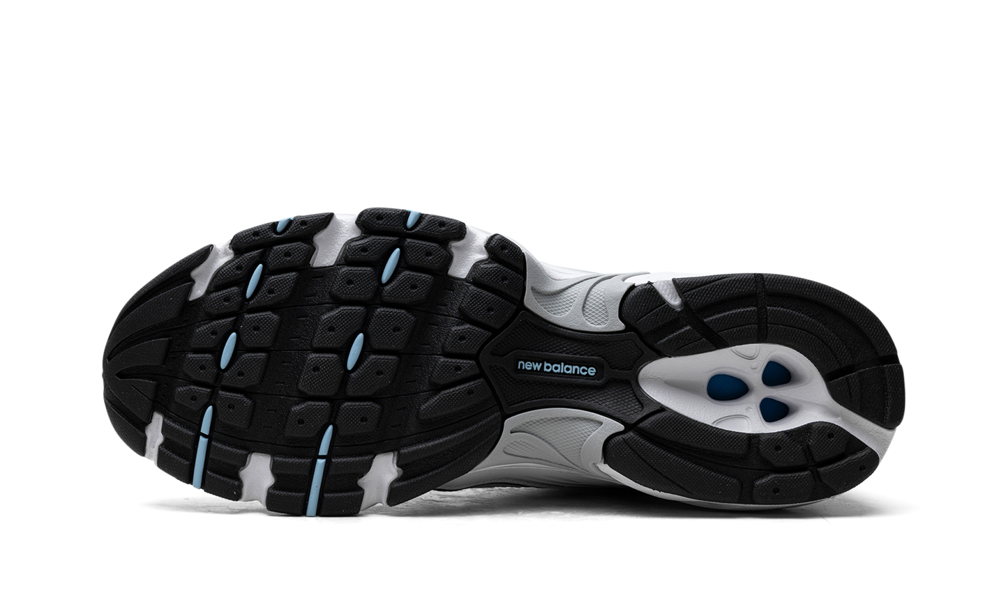 530 "White / Dark Arctic Grey / Light Chrome Blue" MR530RA