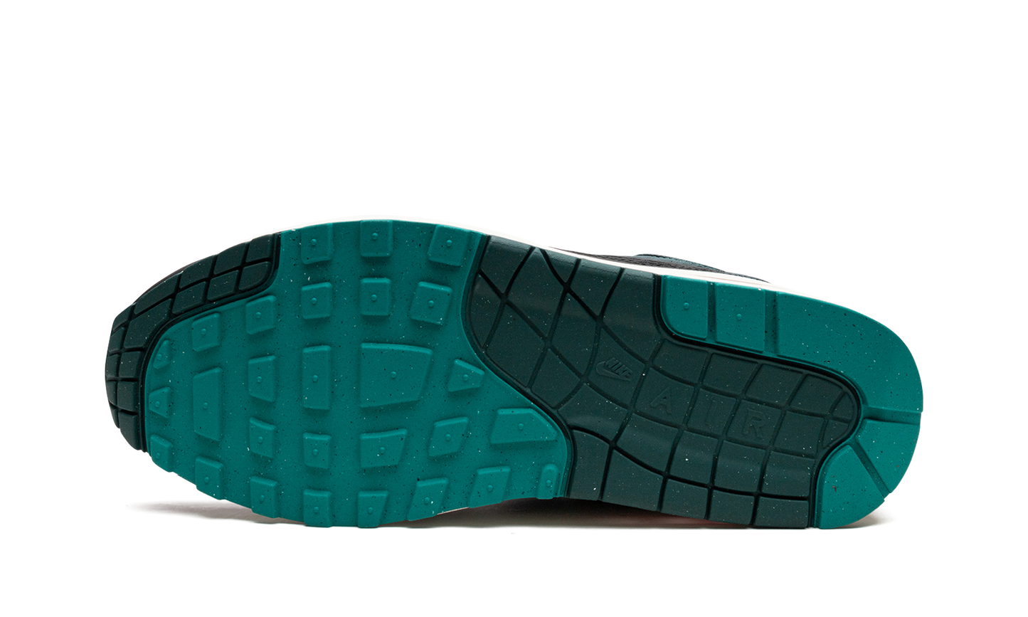 Air Max 1 "LeBron James x Liverpool" FB8914 100