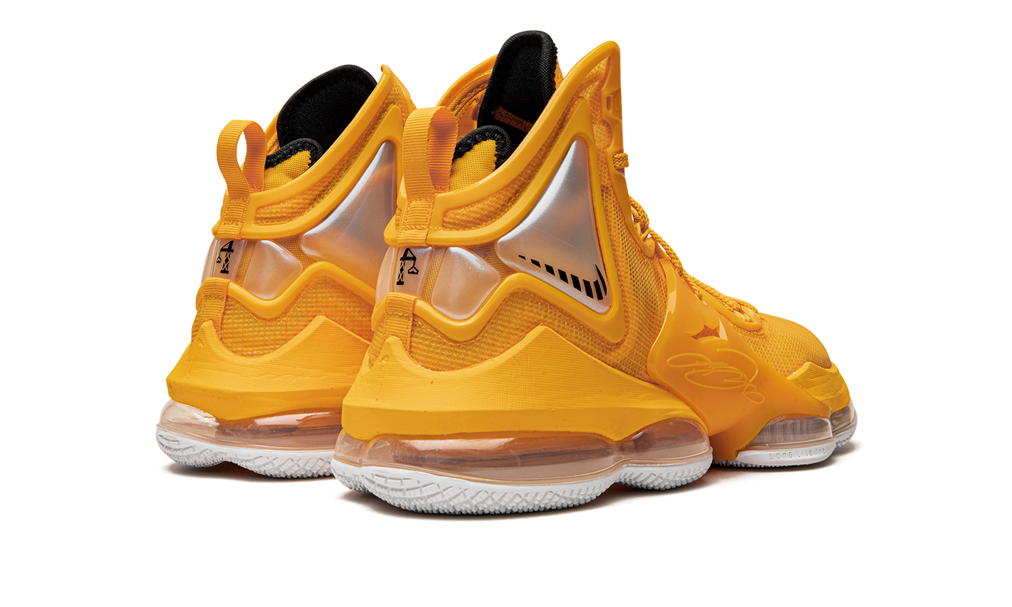 LeBron 19 "Hard Hat" CZ0203 700