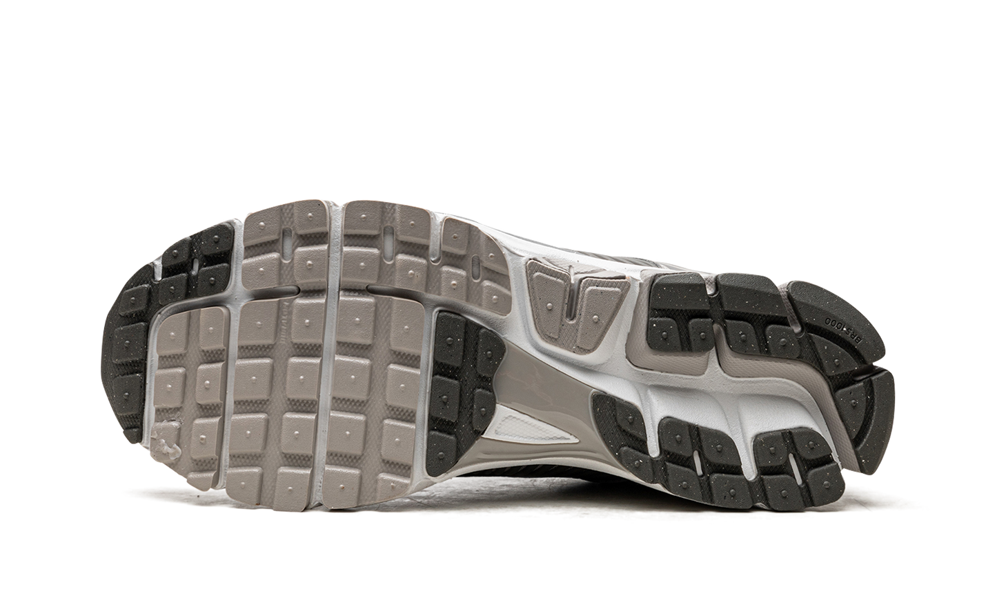 Zoom Vomero 5 "Iron Ore" FD0791 012