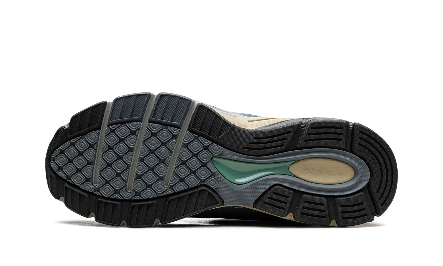 990v4 "AURALEE - Dusty Blue" U990AL4