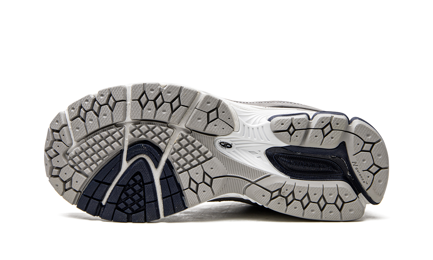 2002R "thisisneverthat - 2022 Downtown Run" M2002RTH