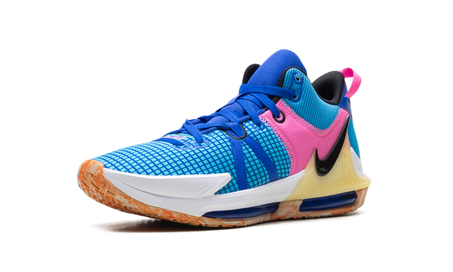 LeBron Witness 7 "Hyper Royal" DM1123 400