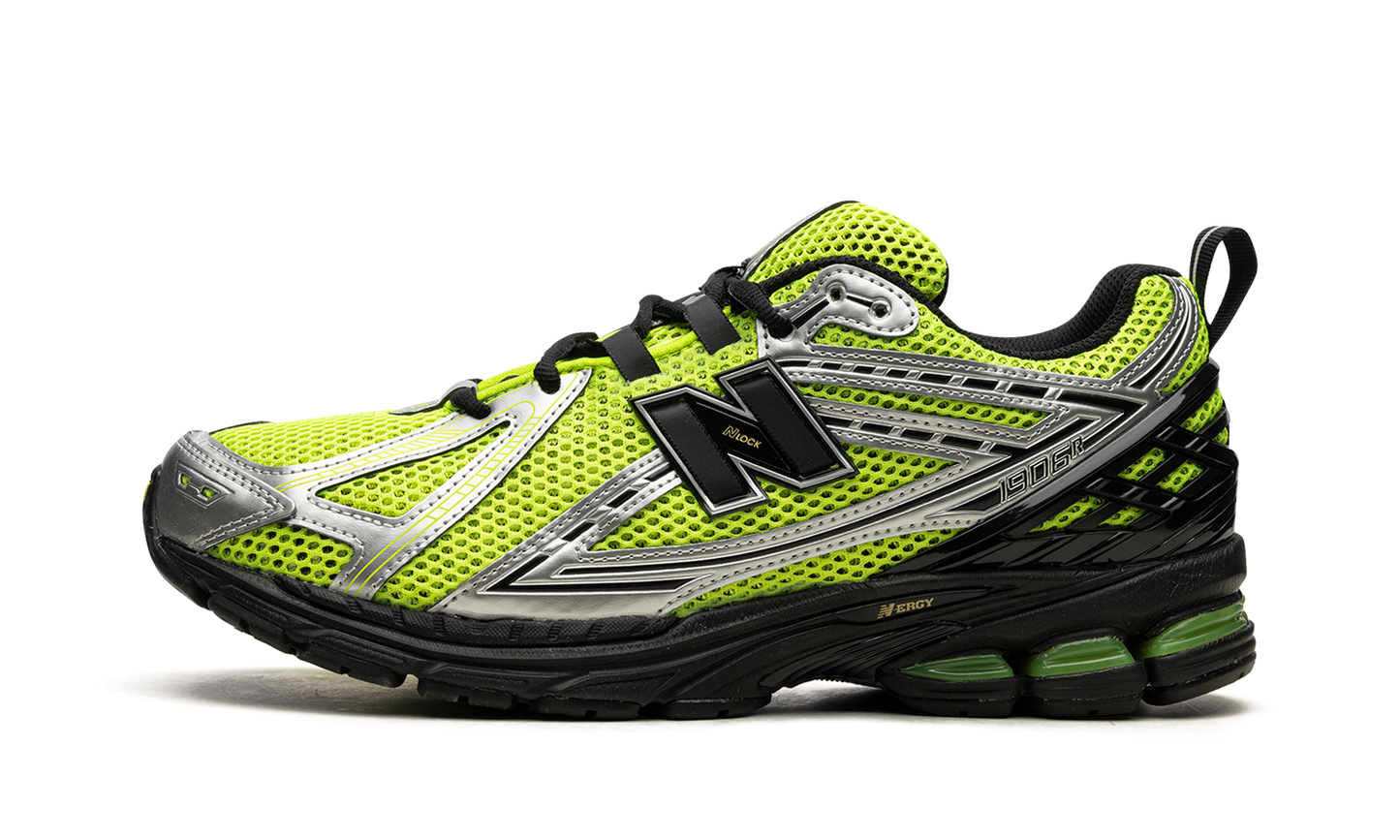 1906R "Volt / Black" M1906RCG