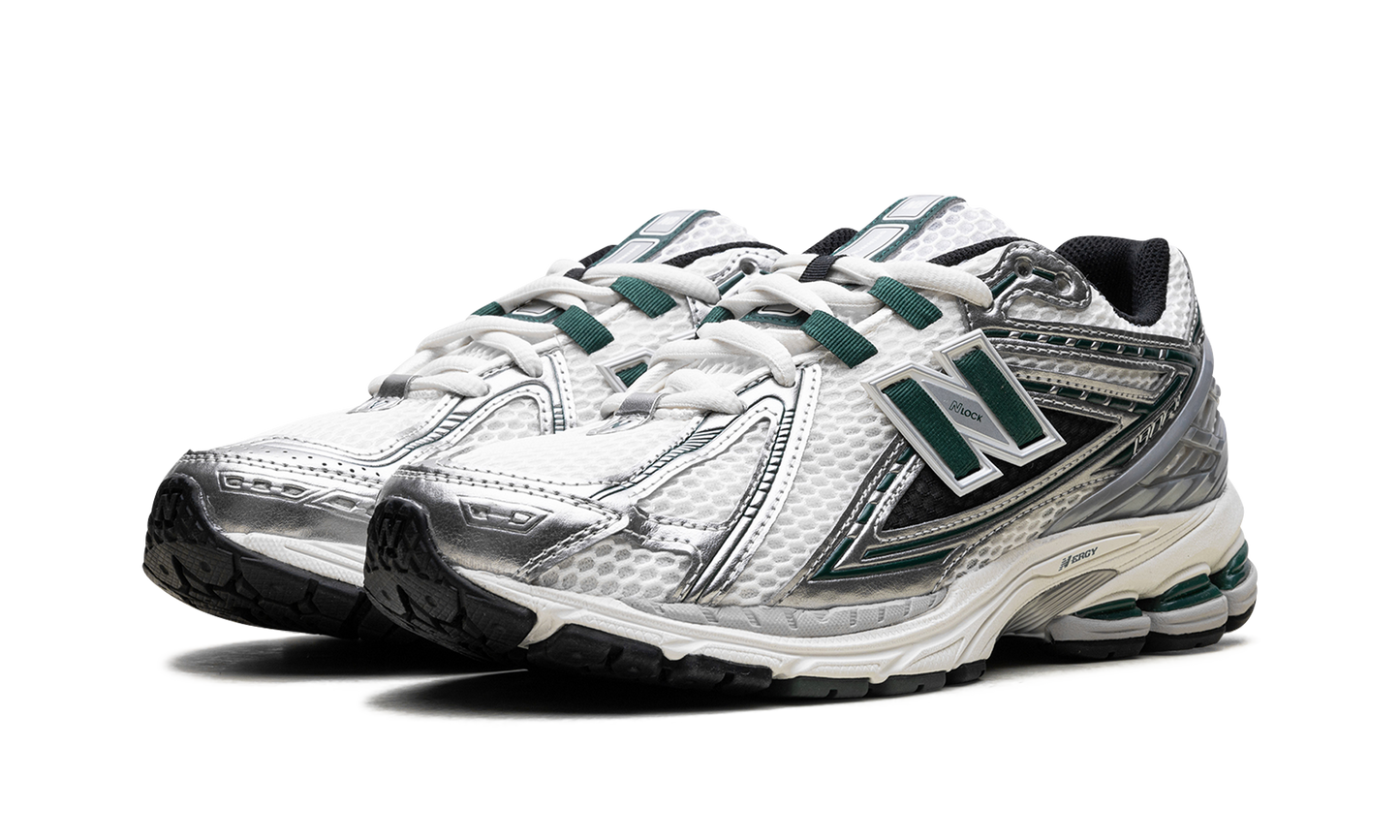 1906R "Silver Metallic Nightwatch Green" M1906REU