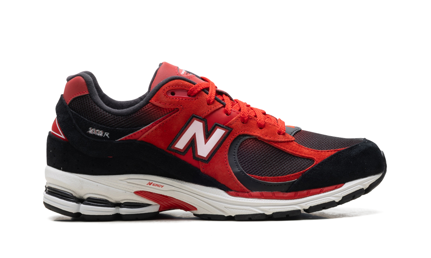 2002R "Black/True Red" U2002RZA