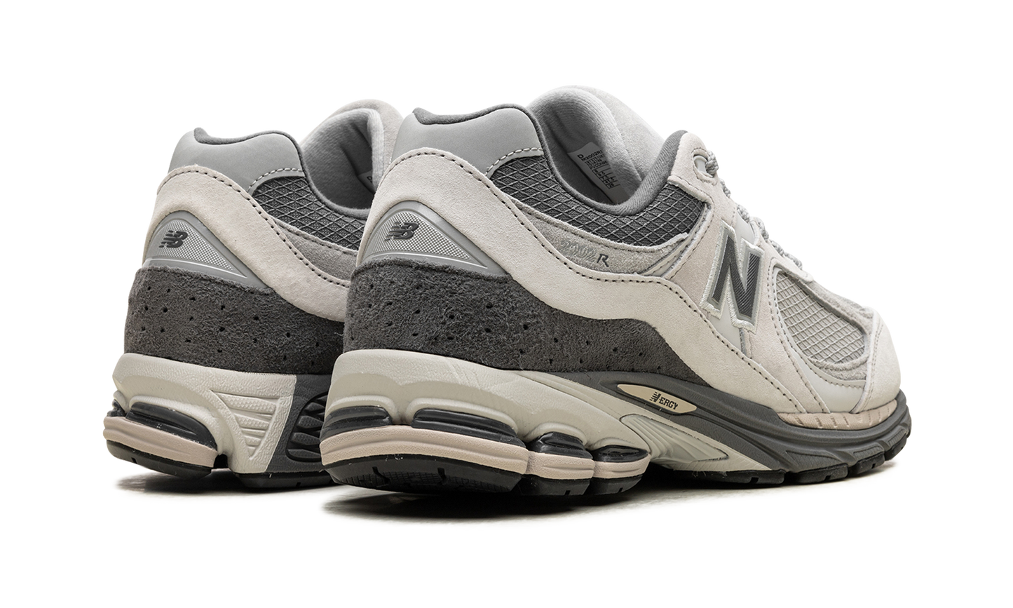 2002R "Raincloud Concrete" M2002RRW