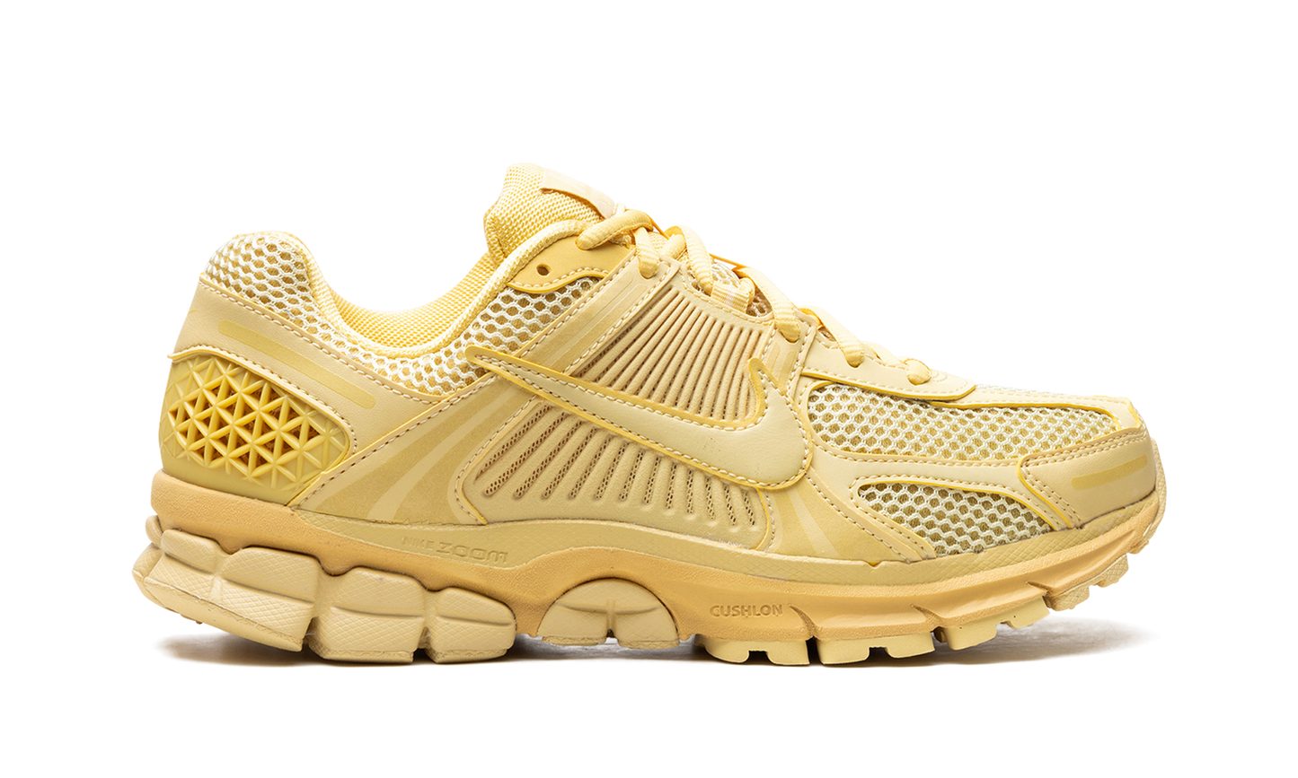 Zoom Vomero 5 "Saturn Gold" FQ7079 700