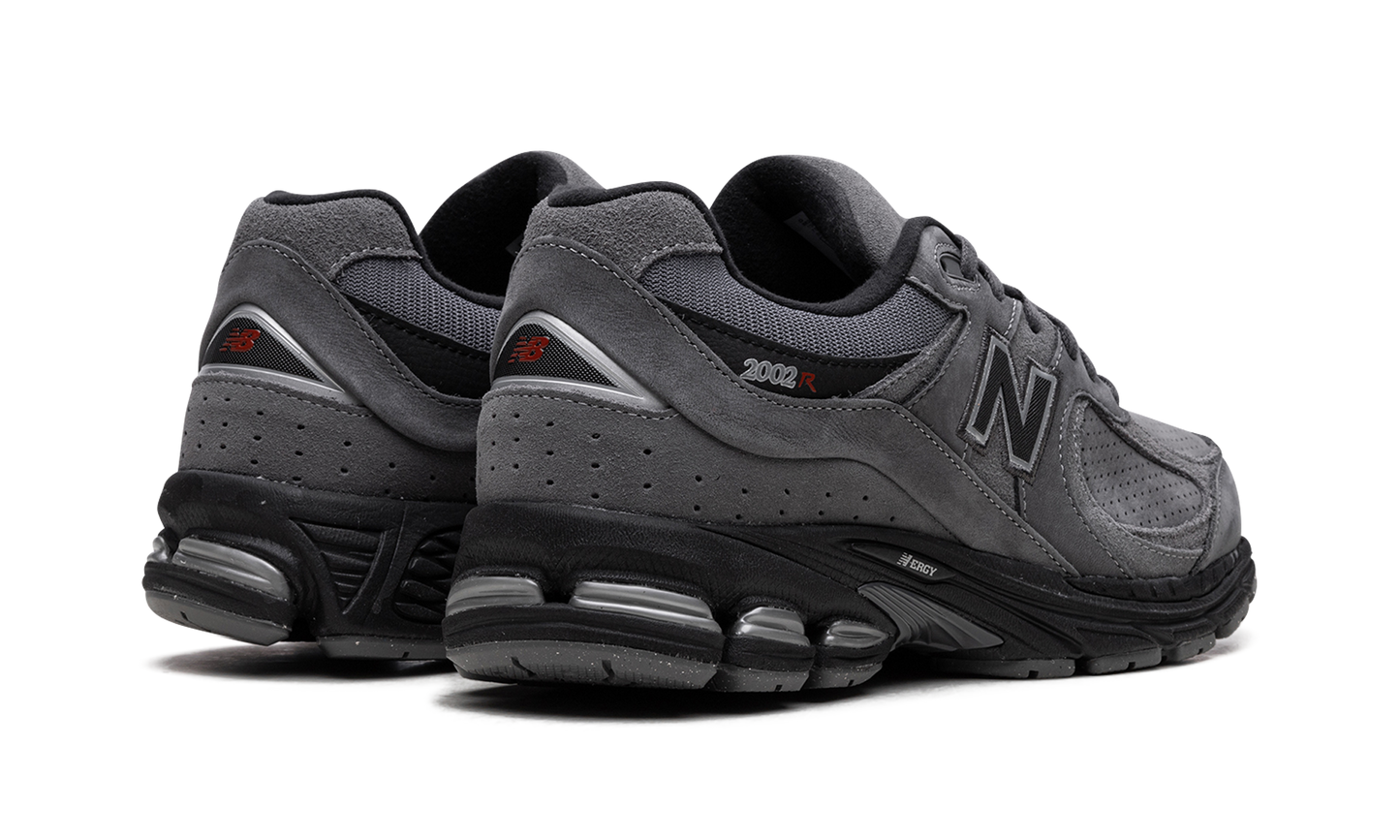 2002R "Castlerock / Black" M2002REH