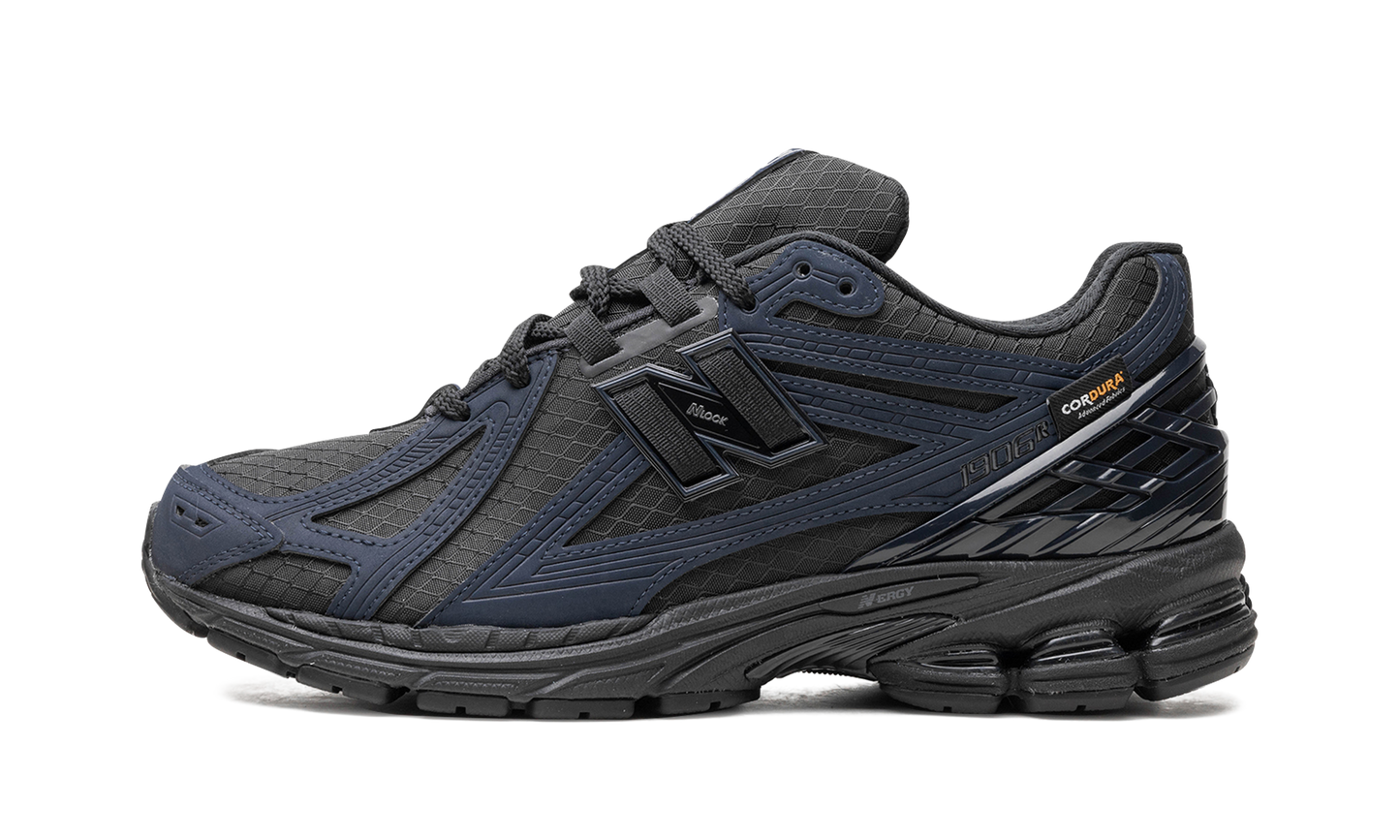 1906R "Outerspace/Black/Black" M1906RWE