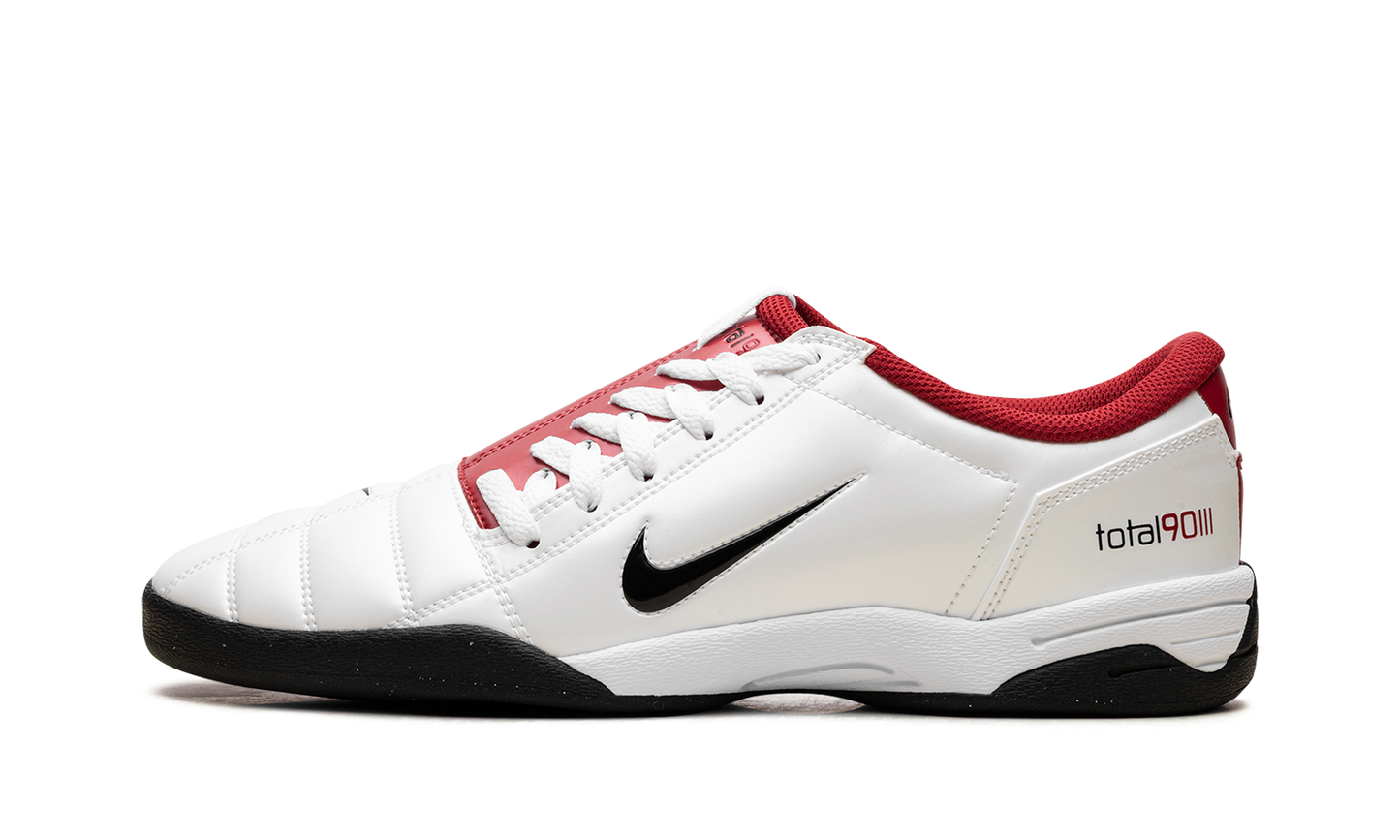 Total 90 III "White / Gym Red" HQ2851 100