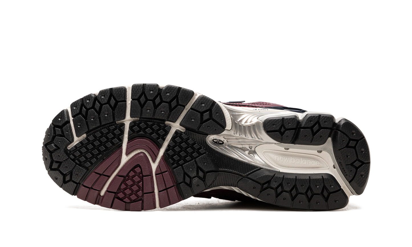 1906R "Burgundy Black" M1906RCC