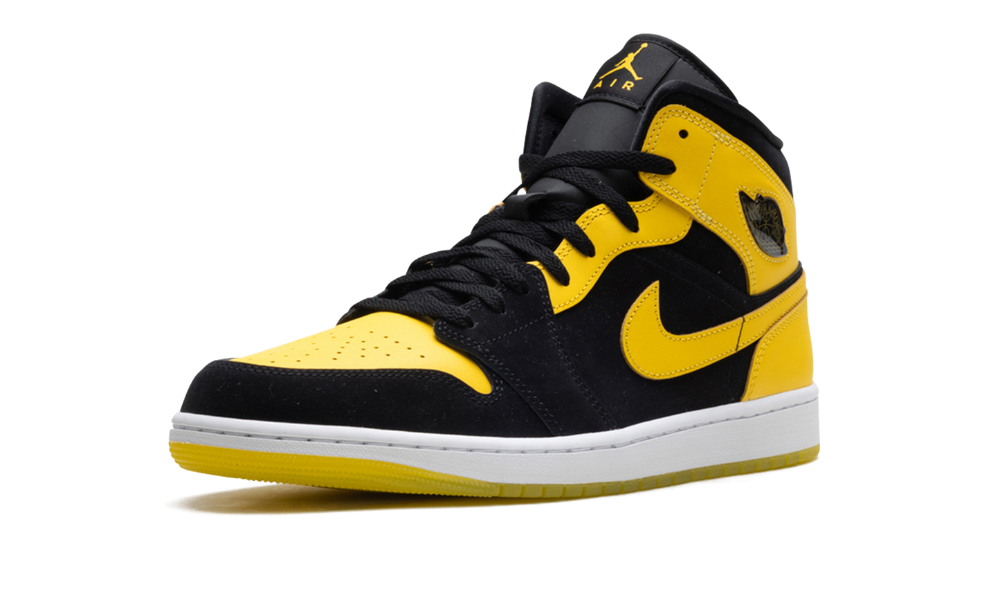 Air Jordan 1 Mid "New Love" HJ6654 071