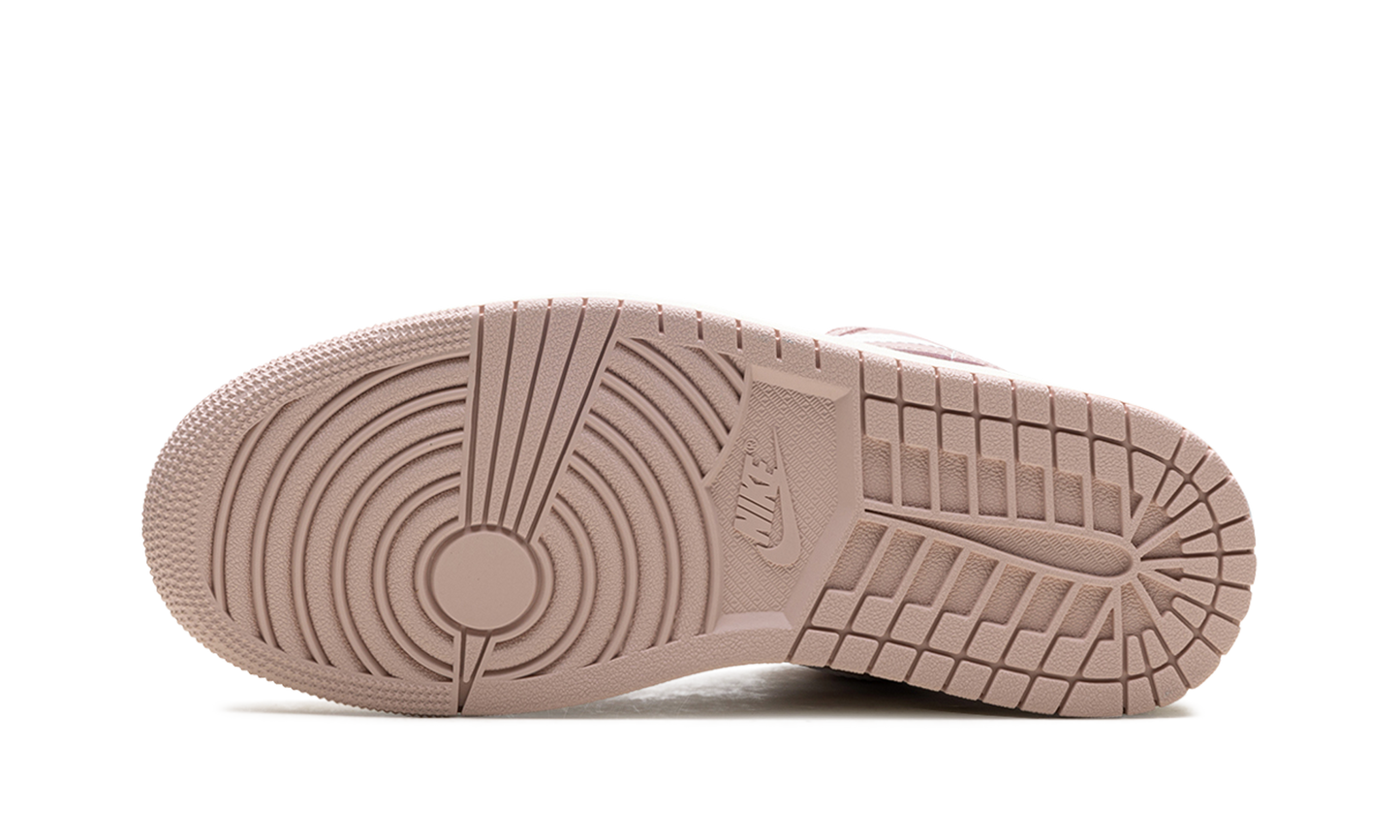 Jordan 1 Low WMNS "Pink Oxford" DC0774 162