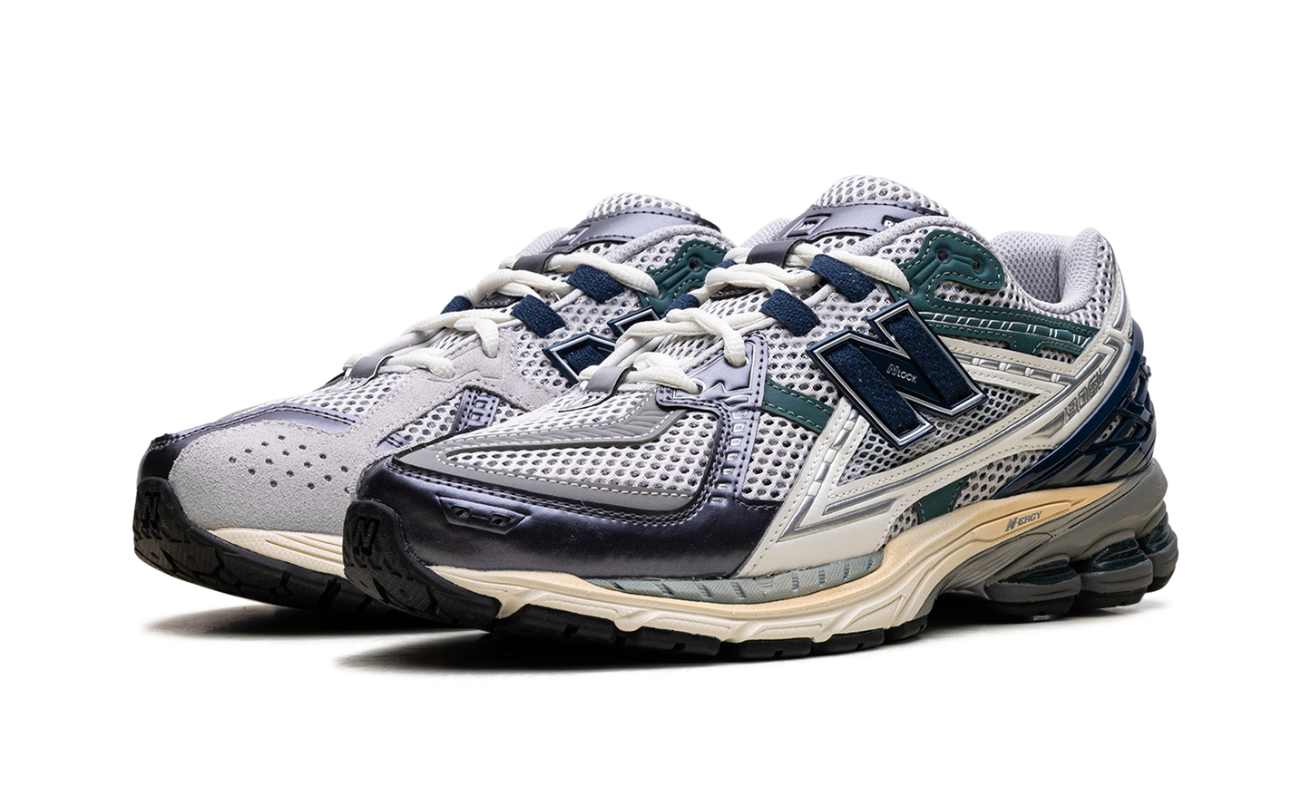 1906R "Silver Metallic / Deep Ocean" U1906ND