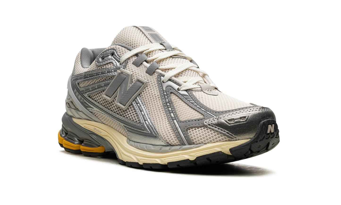 1906R "Metallic Silver Yellow" M1906RRD