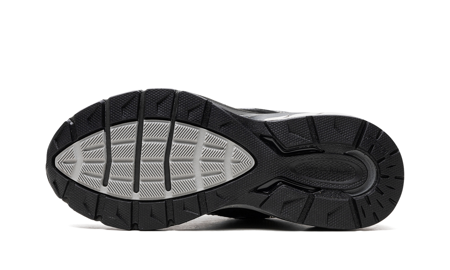 990v5 WMNS "Black / Silver"