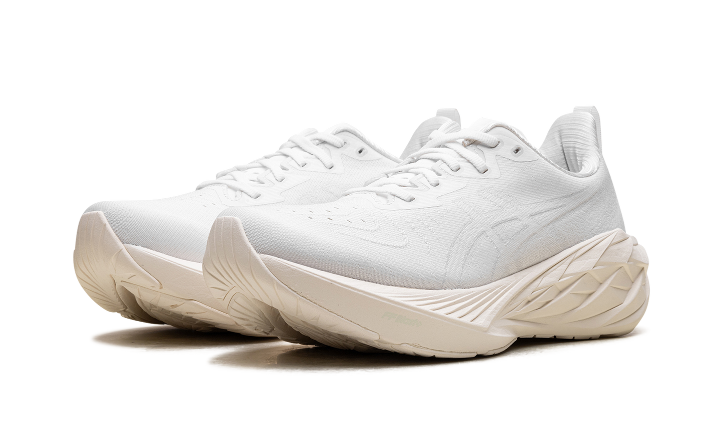 Novablast 4 "White / White" 1011B693 102