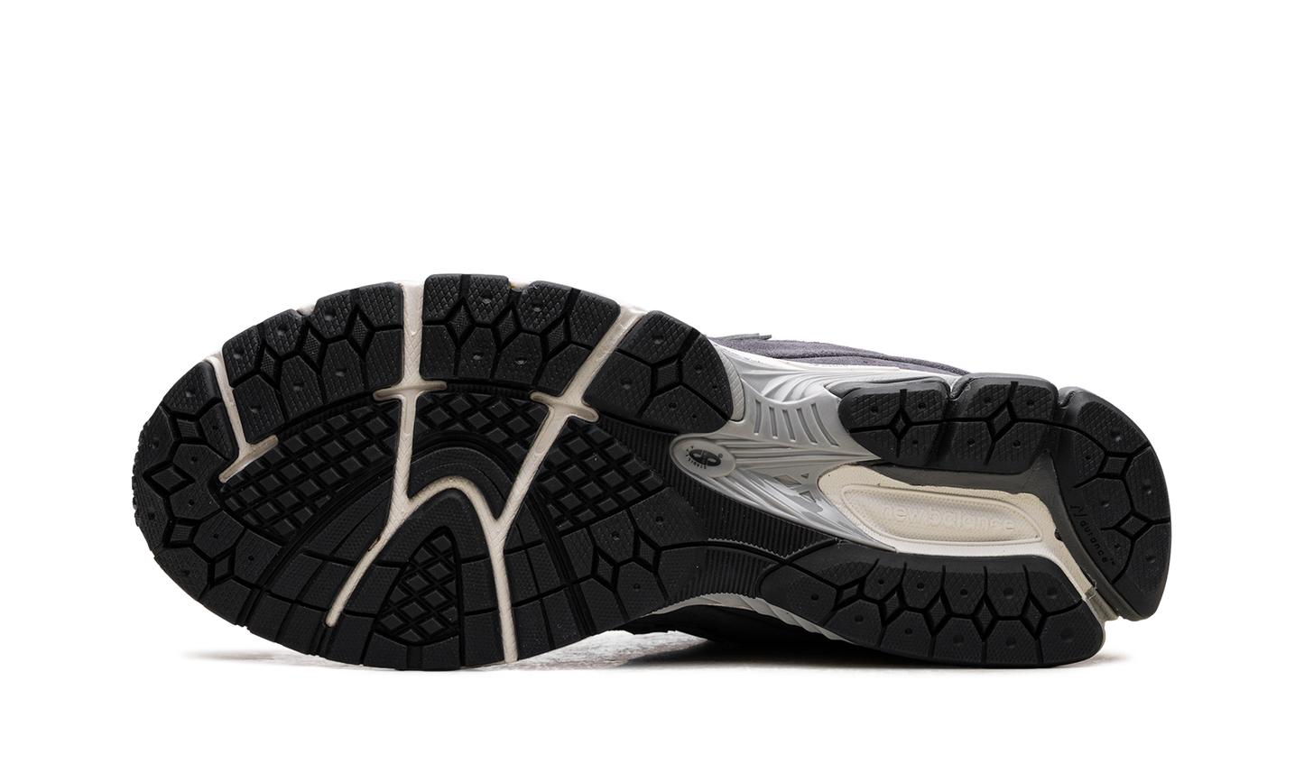 2002R "Monochrome Pack Grey" M2002RFL