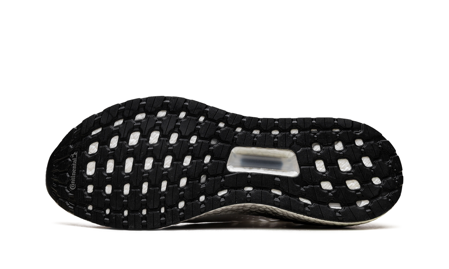 UltraBOOST PB EG0424