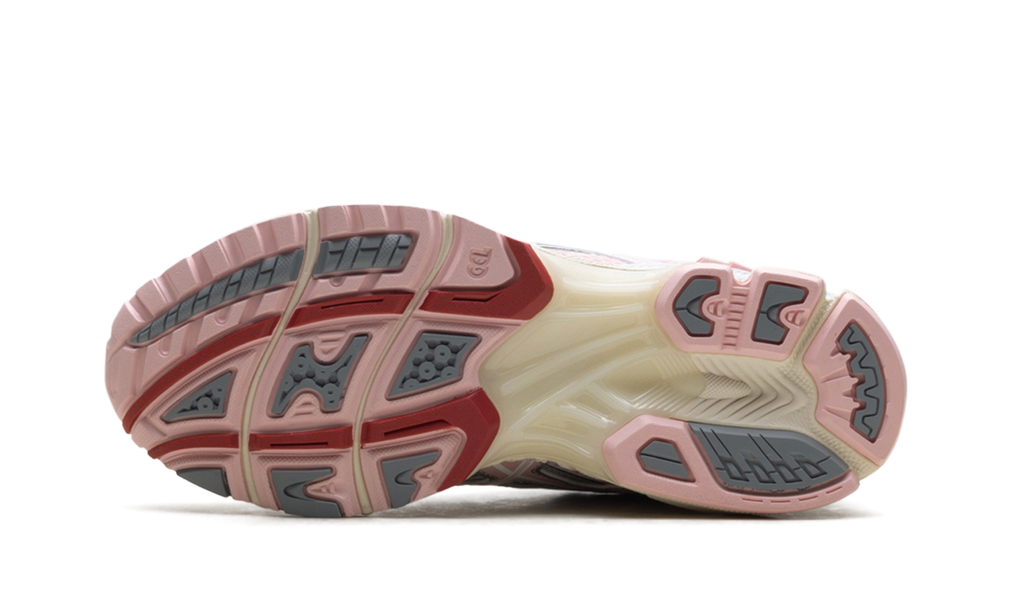 GEL-Nimbus 10.1 "VandyThePink - Strawberry" 1203A865 702