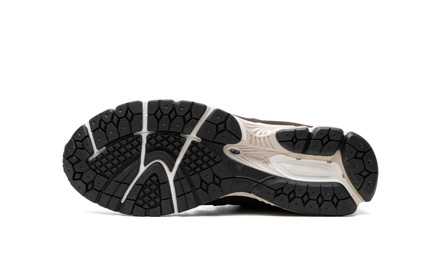 2002R "Black Coffee" M2002RXQ