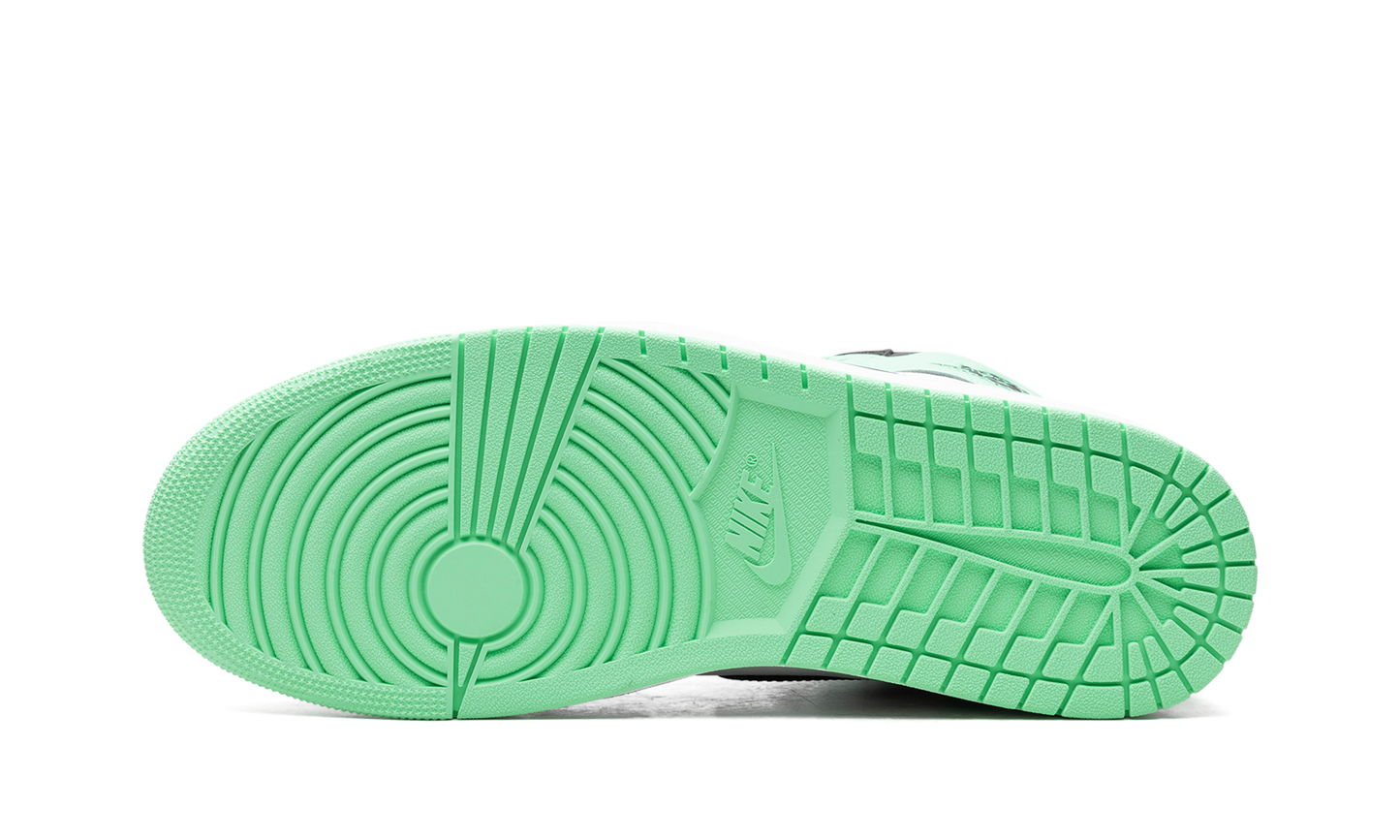 Air Jordan 1 Retro High OG "Green Glow" DZ5485 130