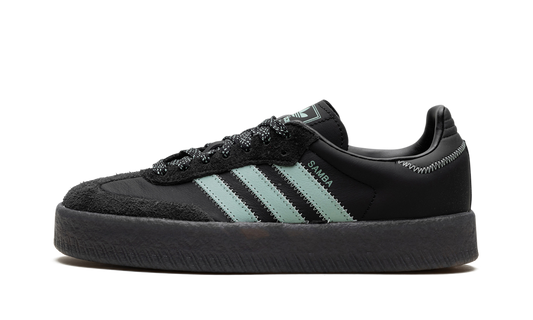 Sambae WMNS "Core Black Haze Green" IE9110